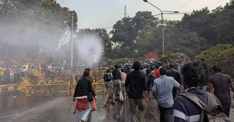 স্বরাষ্ট্র মন্ত্রণালয় অভিমুখে মিছিল: পুলিশ-আদিবাসী শিক্ষার্থীদের সংঘর্ষ
